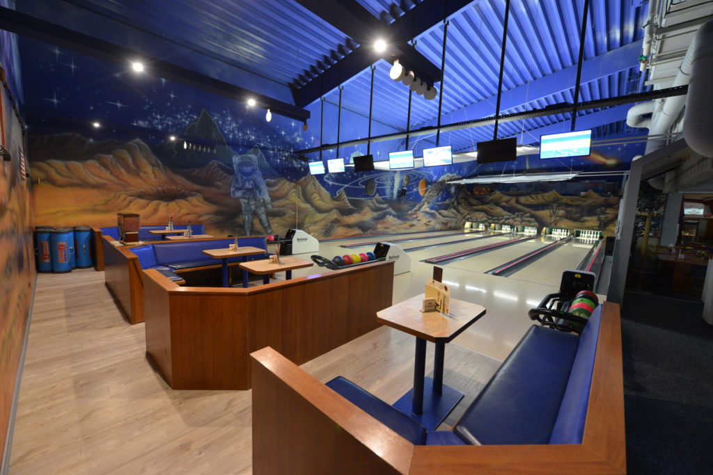 bowling alley at harrah